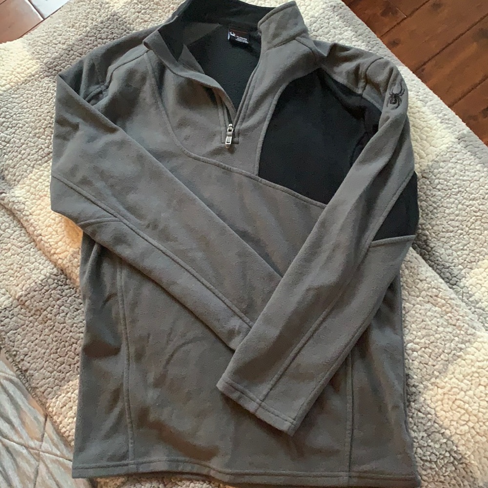 Spyder 3/4 zip fleece. Excellent condition. Boys xl or men’s small.